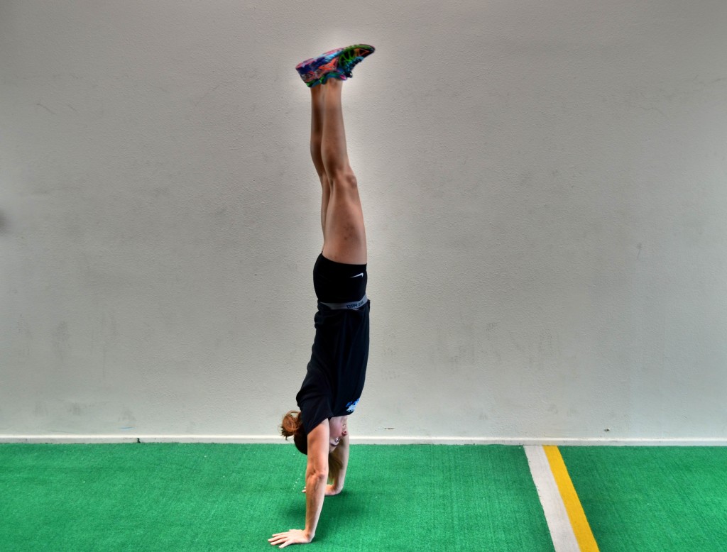 freestanding-handstand-hold